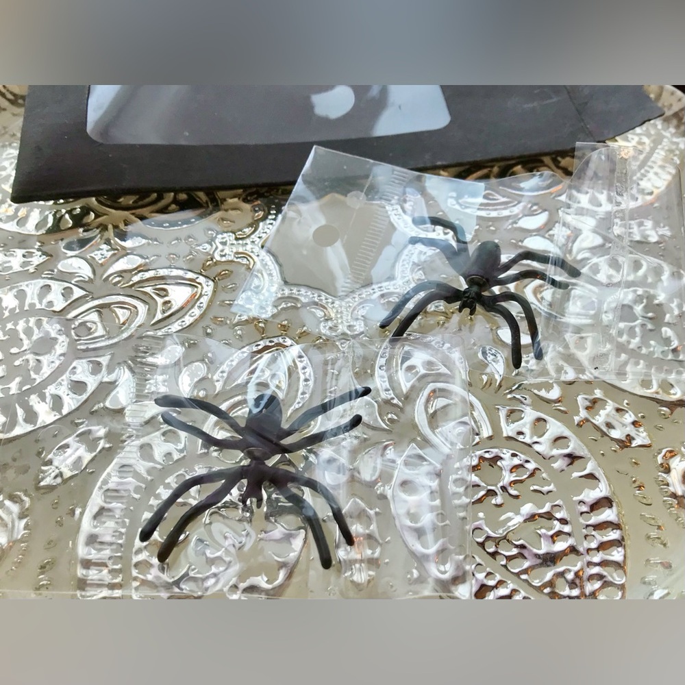 Pair Ladies Black Spider Earrings Halloween Spooky Funny Trick Spiders In Ears